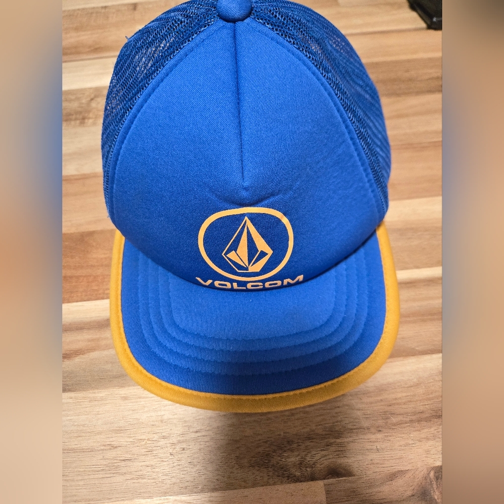 Volcom Blue and Yellow Trucker Hat Nwot